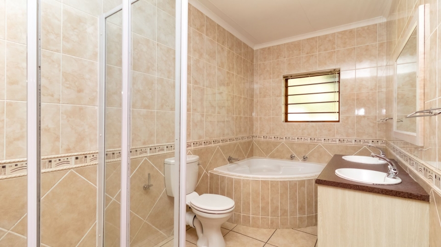 3 Bedroom Property for Sale in Sandbaai Western Cape